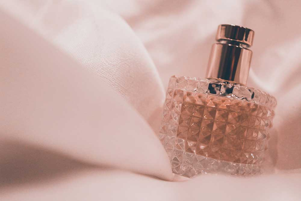 5 perfumes baratos que parecem o o Good Girl, da Carolina Herrera